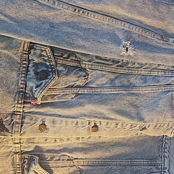 Vintage 90s Levi's Jean Jacket - Picture 3 of 16